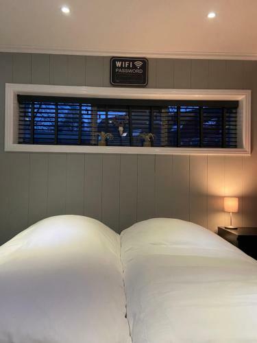 Hostal Waterland Suite