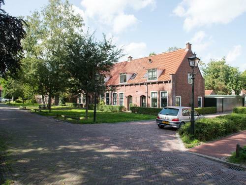 Inviting Chalet In Monnickendam With Garden