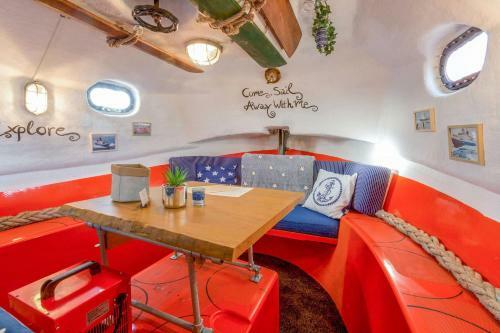 Polarstern - Unique Boatstay!