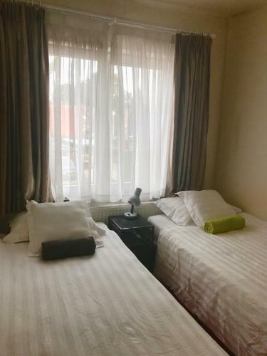 Hostal Amby Family House