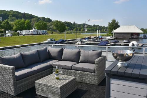 Cosy Floating Boatlodge, "paris"