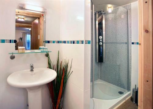 Hostal Discovery Accommodation