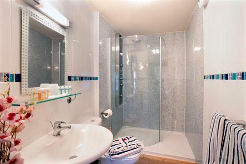 Hostal Discovery Accommodation