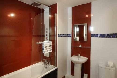 Hostal Discovery Accommodation