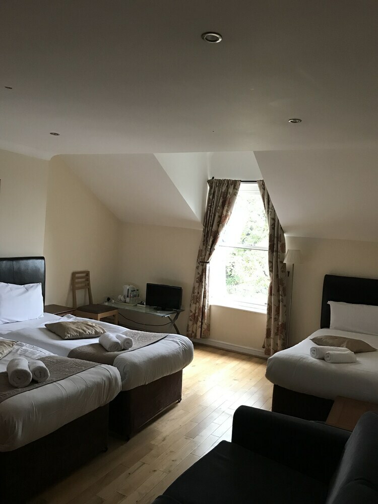 Hostal Sheil Suites