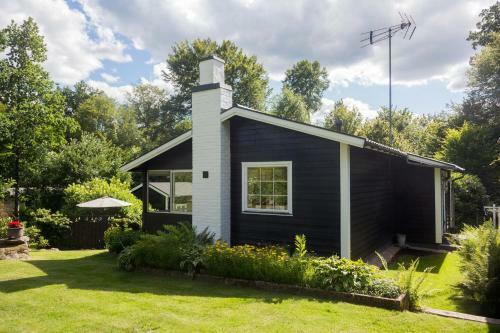 Very Nice Cottage By The Lake. Lursj�n!