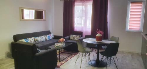 Viv Apartments 210