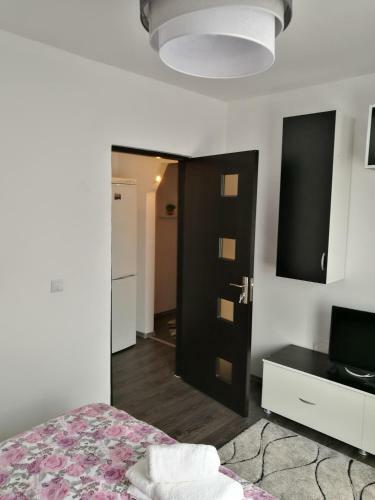 White Black Apartment