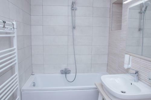 Hostal Sim House