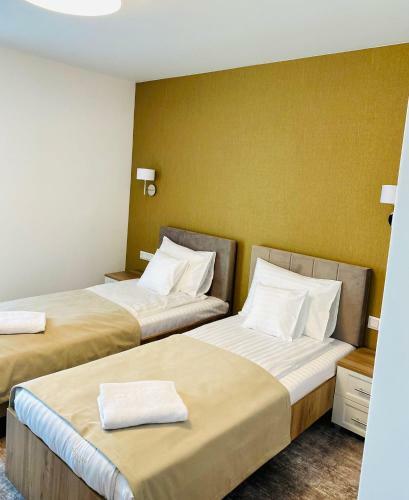 Hotel River