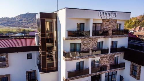 Hotel River
