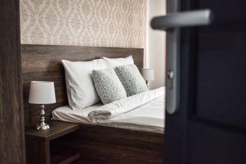 Hotel B House Rooms