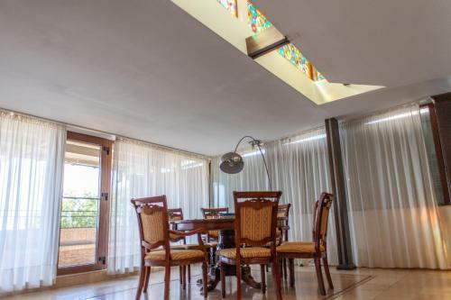 Spacious Apartment In City Centre