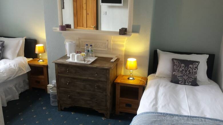 Hostal Shearwater