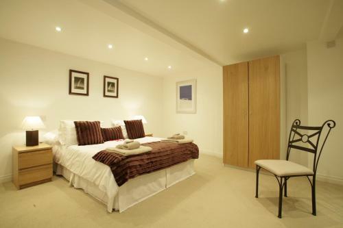 Carlton Apartments