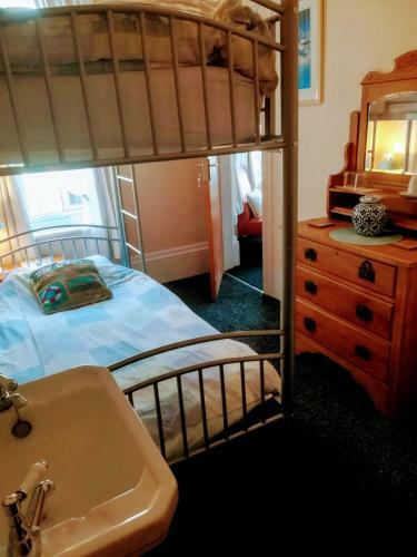 Hostal Schofield Guest House