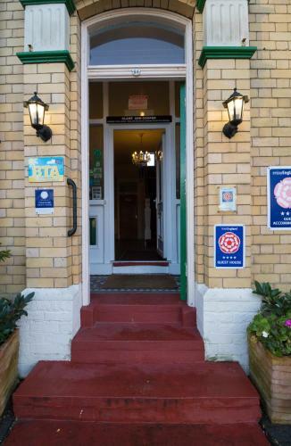 Hostal Mont Millais