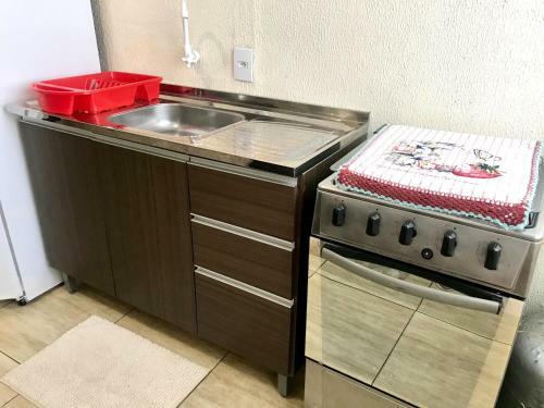 Casa Decorada Com Estacionamento, Bem Localizada