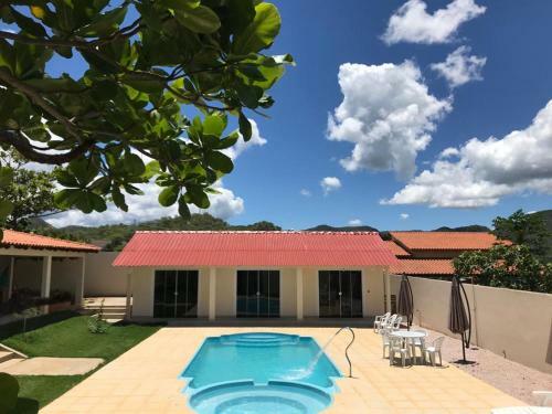 Hostal Suites Bougainville