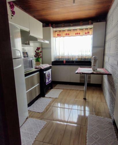 Casa Bem Localizada Na Efapi
