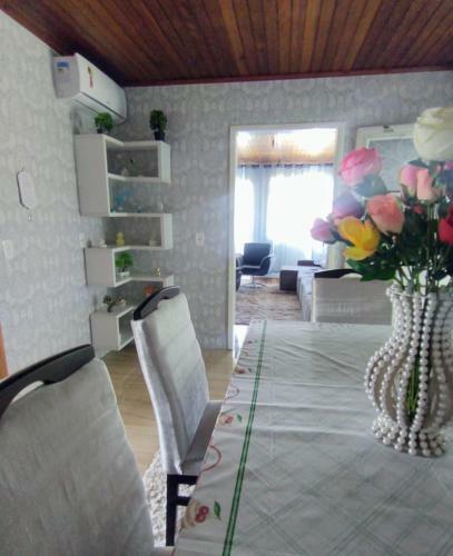 Casa Bem Localizada Na Efapi