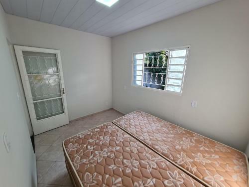Villa S�tio Com 3 Quartos E Deck Com Vista Para Lagoa