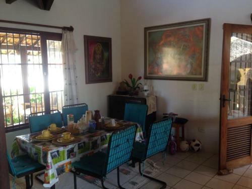 Excelente Casa Na Praia Do Coqueiro Com 5 Su�tes A 100m Da Praia