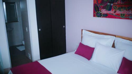 Kamaleb Farallones Hotel