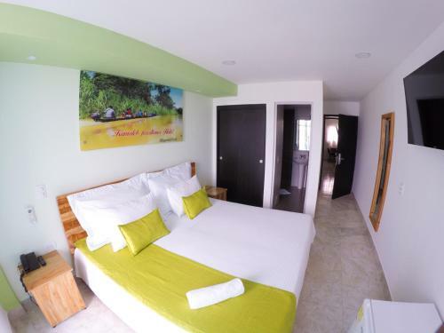 Kamaleb Farallones Hotel