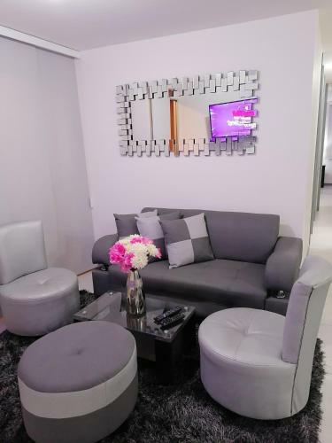 Apartamento 4 Alcobas Apto Amoblado Piscina Enseguida Unicentro