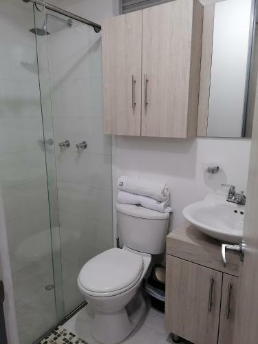 Apartamento 4 Alcobas Apto Amoblado Piscina Enseguida Unicentro