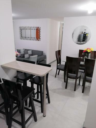 Apartamento 4 Alcobas Apto Amoblado Piscina Enseguida Unicentro