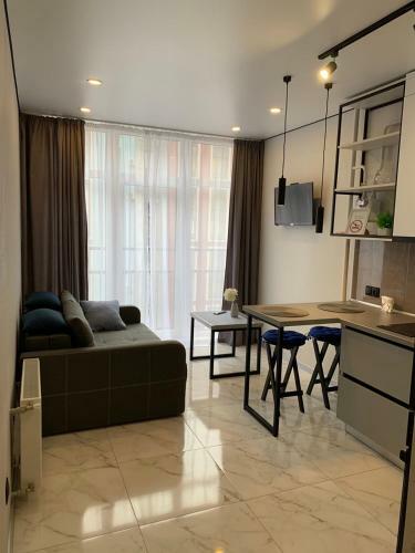 Maksim Modern Apartment