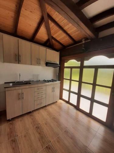 Caba�a Tranquila Y Comoda Con Chimenea Interior