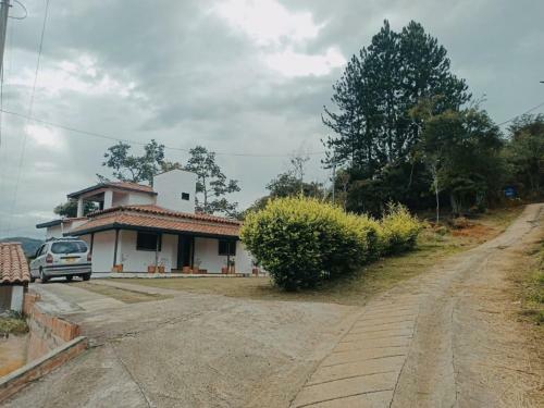 Casa Caba�a Balconcitos En San Gil