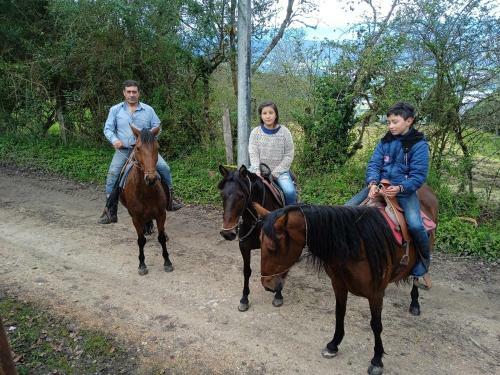 Caba�as El Paraiso Sesquile