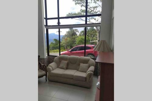 Casa Campestre En Club House La Cantera.