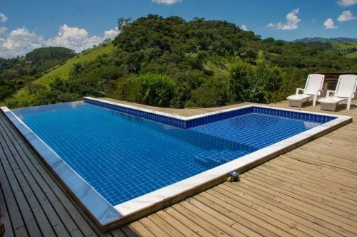 Chal� Master Com Piscina De Borda Infinita