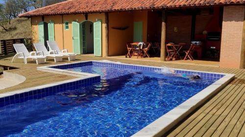 Chal� Master Com Piscina De Borda Infinita