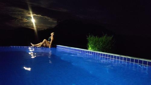 Chal� Master Com Piscina De Borda Infinita