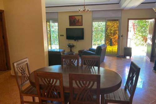 Magnifique Villa Avec Chemin�e Et Jardin Privatif