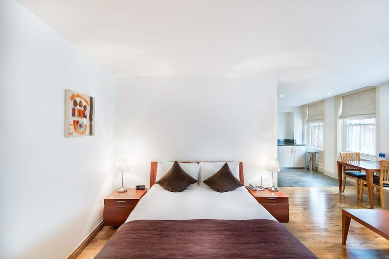 Kings Wardrobe Apartments By Bridgestreet