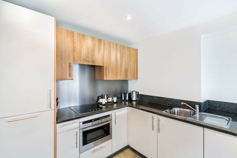Kings Wardrobe Apartments By Bridgestreet
