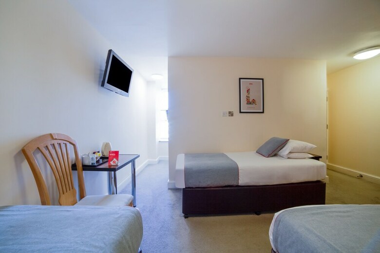 Elysee Hotel - Hyde Park