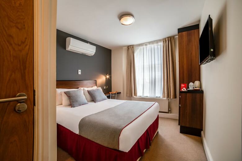 Elysee Hotel - Hyde Park