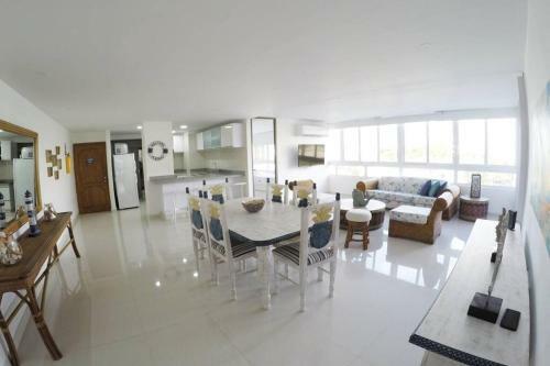 Hermoso Y Amplio Apartamento Con Vista Al Mar