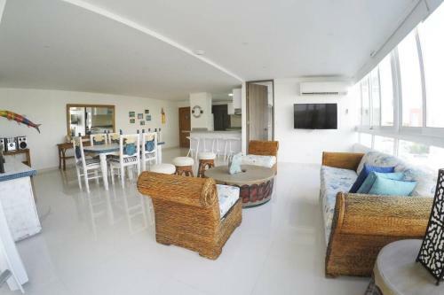 Hermoso Y Amplio Apartamento Con Vista Al Mar