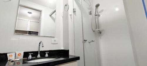Apartamento Studio Rua XV Central- Ayn075