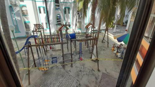 Apartamento Con Piscina, Playa A 2 Calles.
