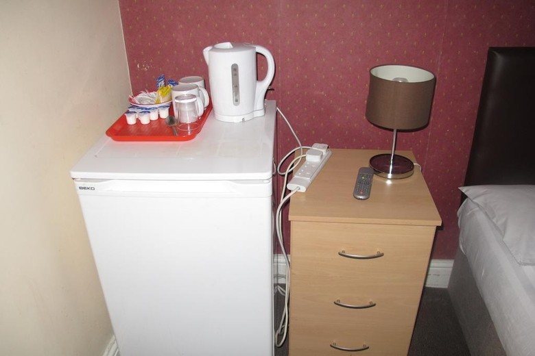 Hostal A To B Hotel